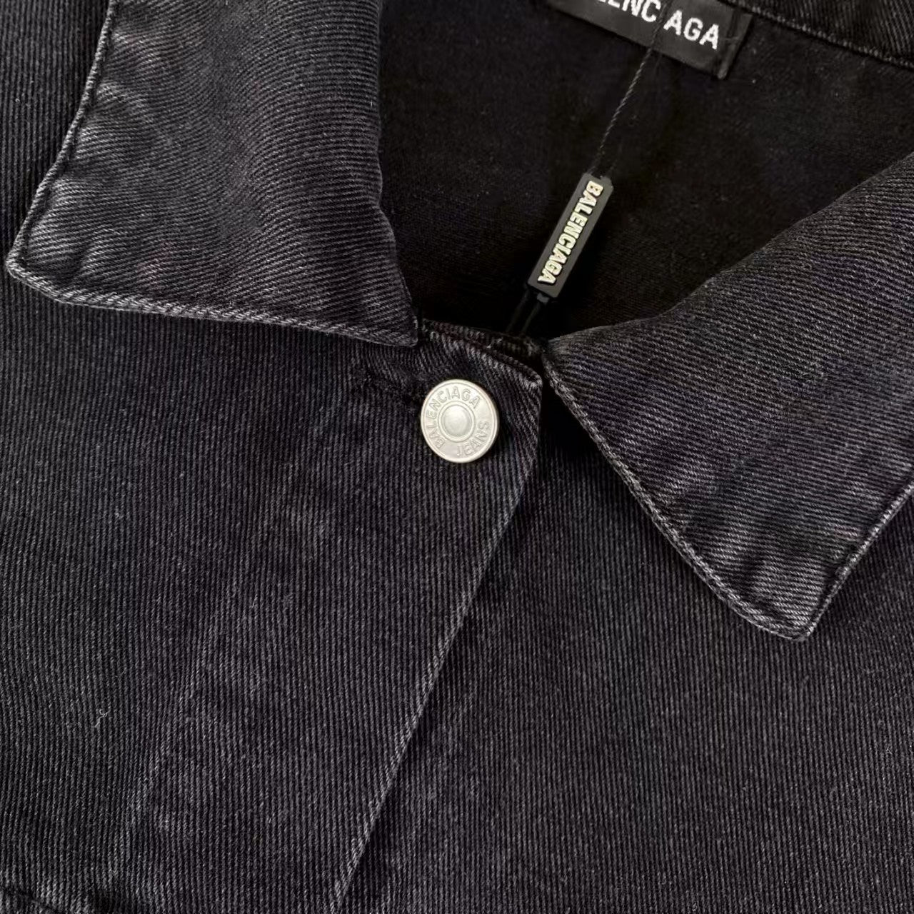 Make an old letter denim jacket