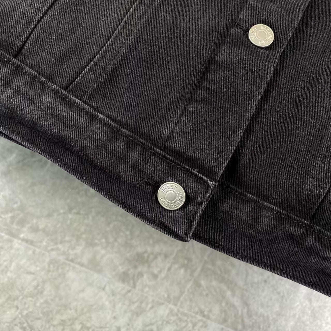 Make an old letter denim jacket