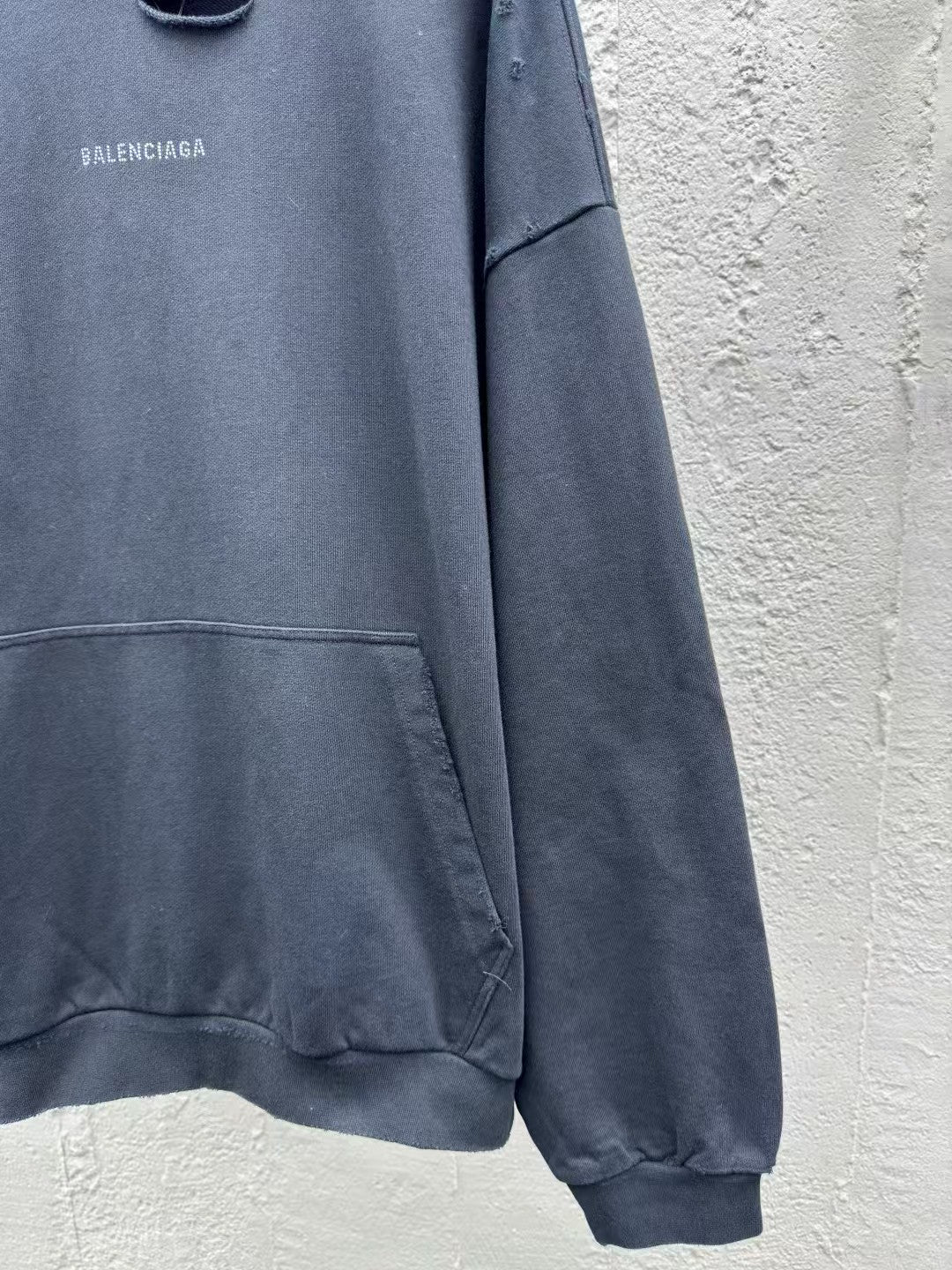 Hot stamping hooded sweatshirt with holes