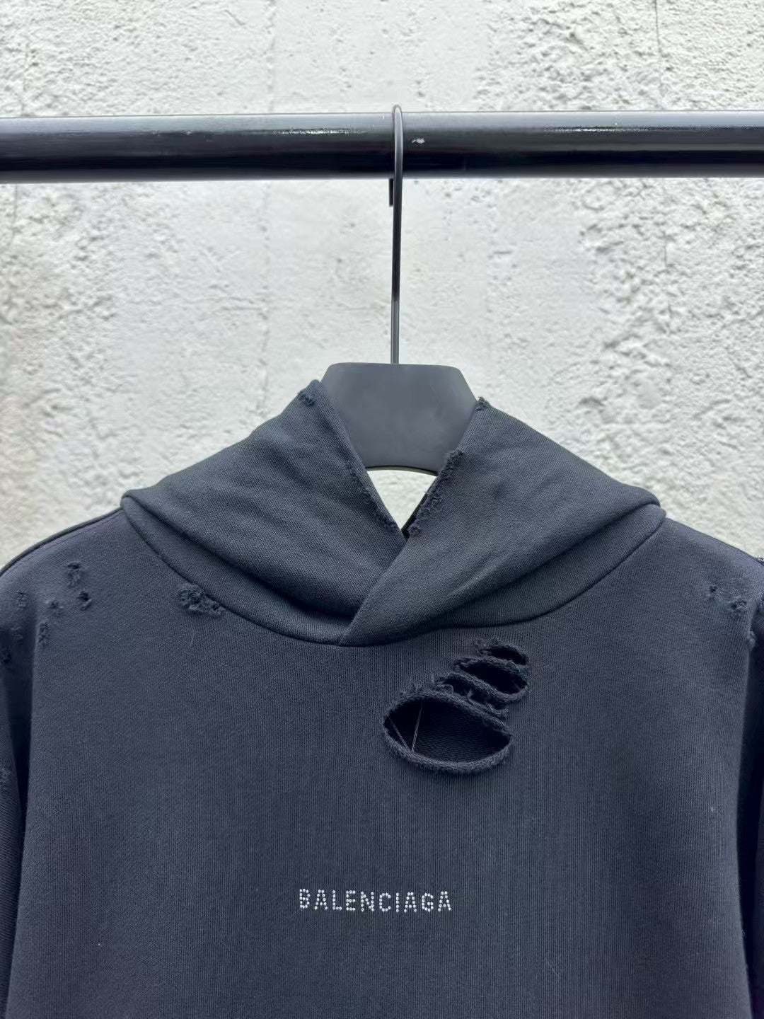 Hot stamping hooded sweatshirt with holes