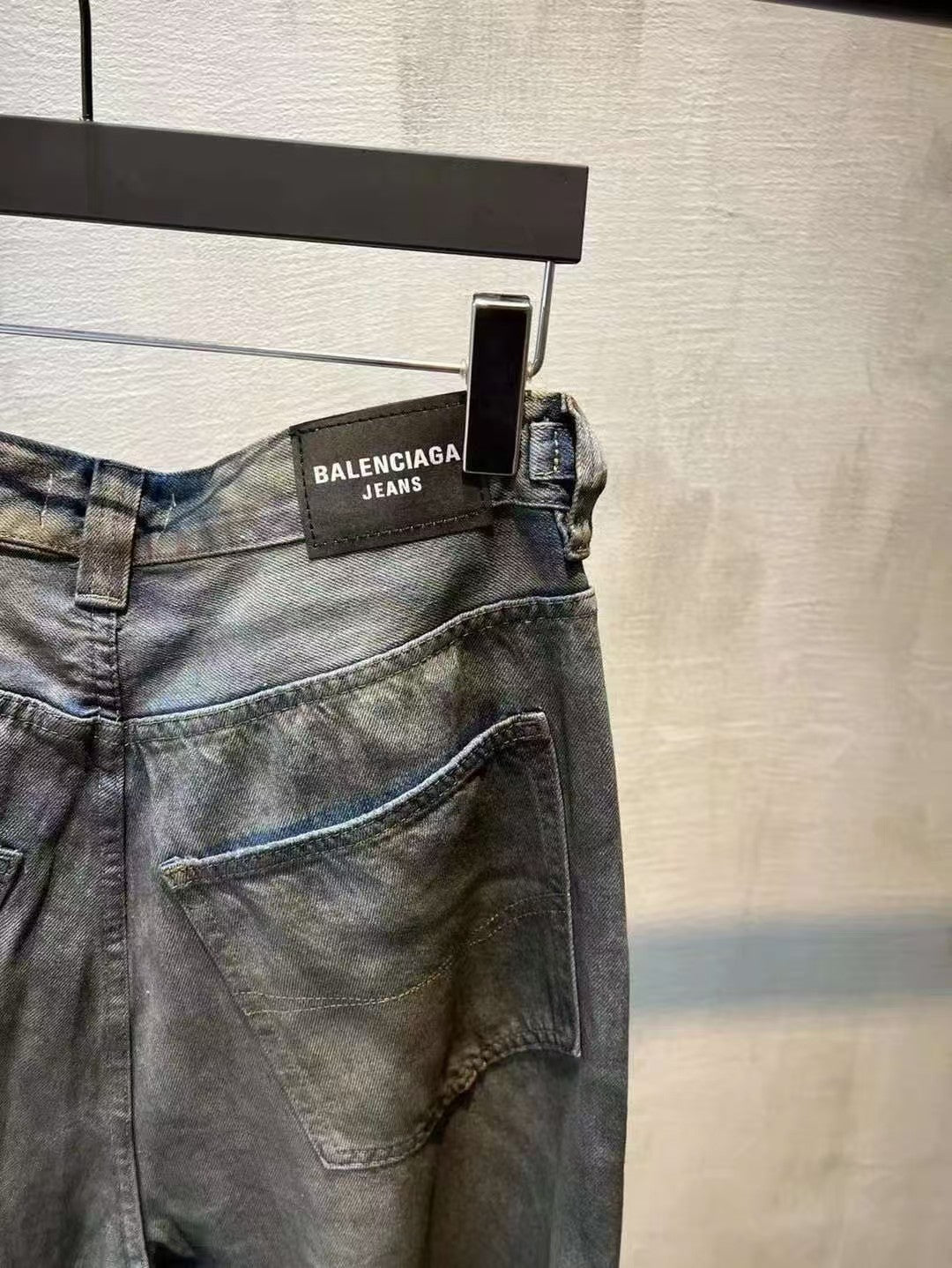 Dirty denim pants (loose fit)
