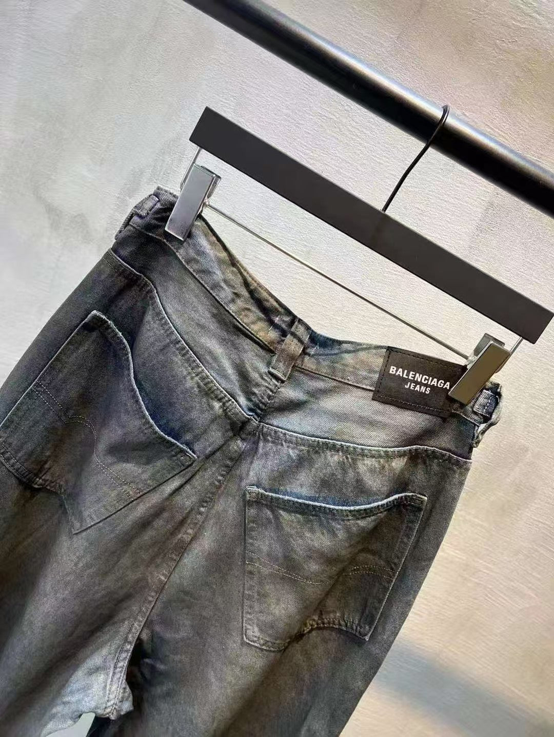 Dirty denim pants (loose fit)