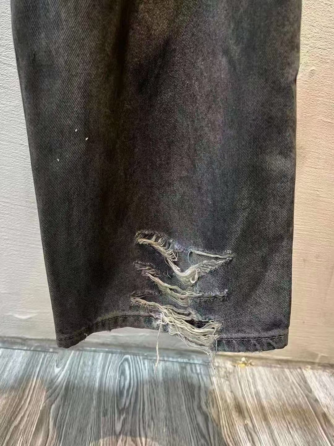 Dirty denim pants (loose fit)