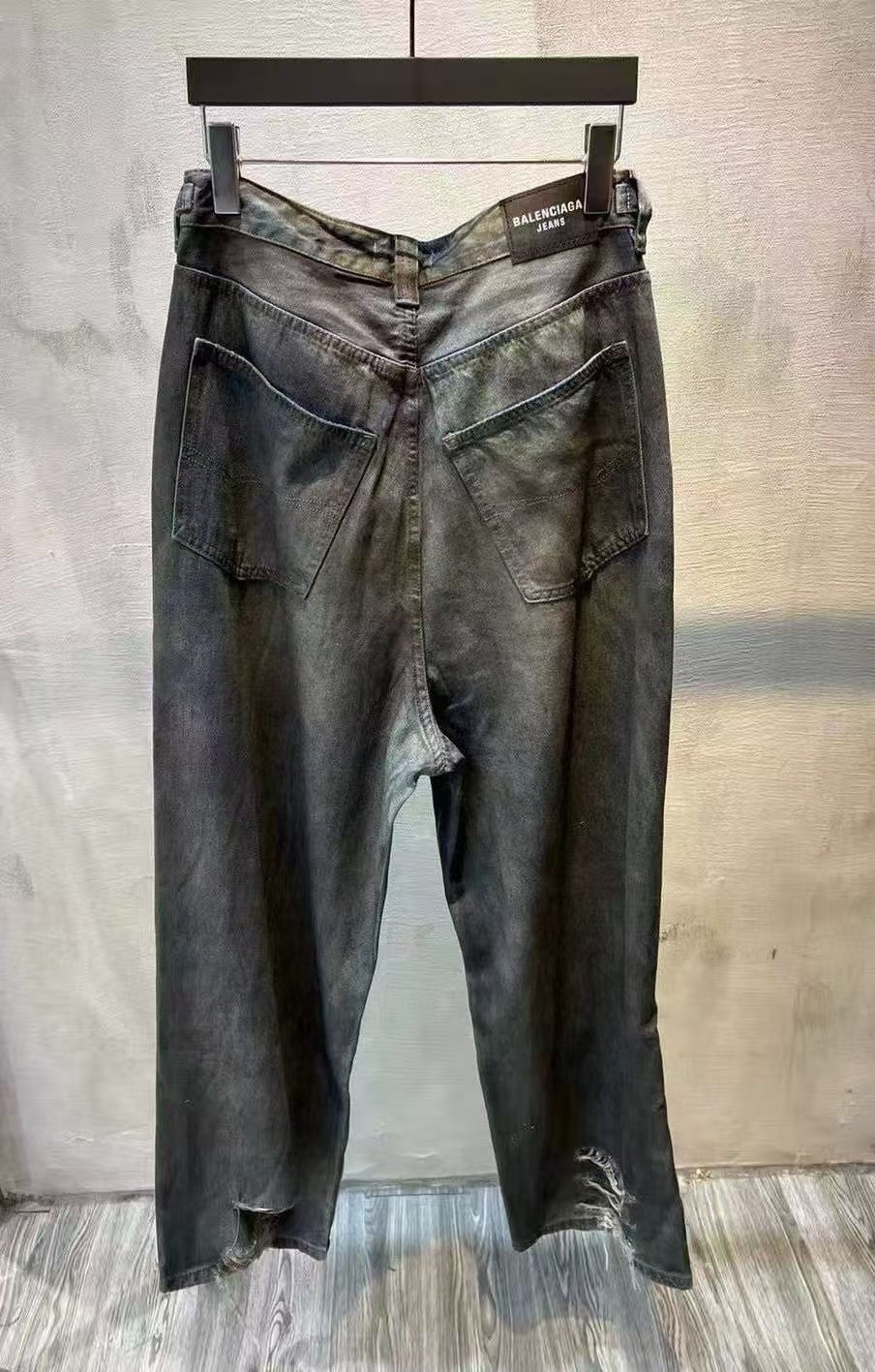 Dirty denim pants (loose fit)