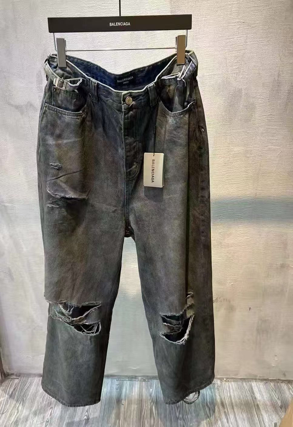 Dirty denim pants (loose fit)