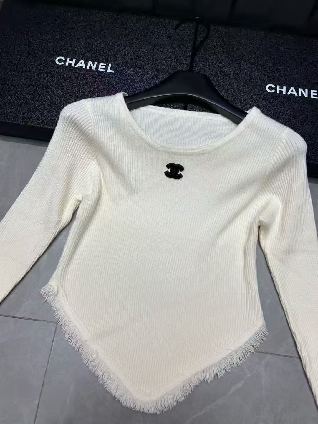 Long sleeved knitted sweater