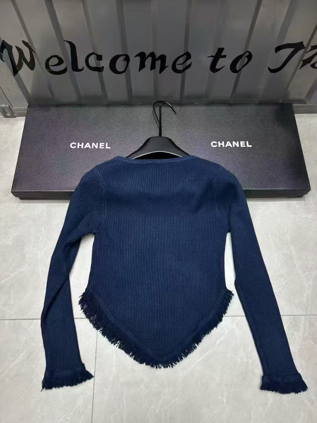 Long sleeved knitted sweater