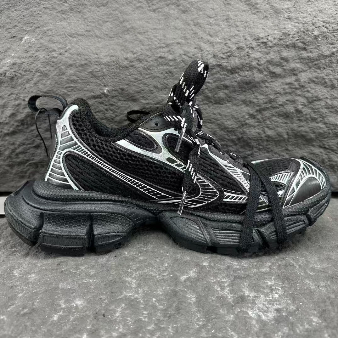Black and white mesh sports shoes