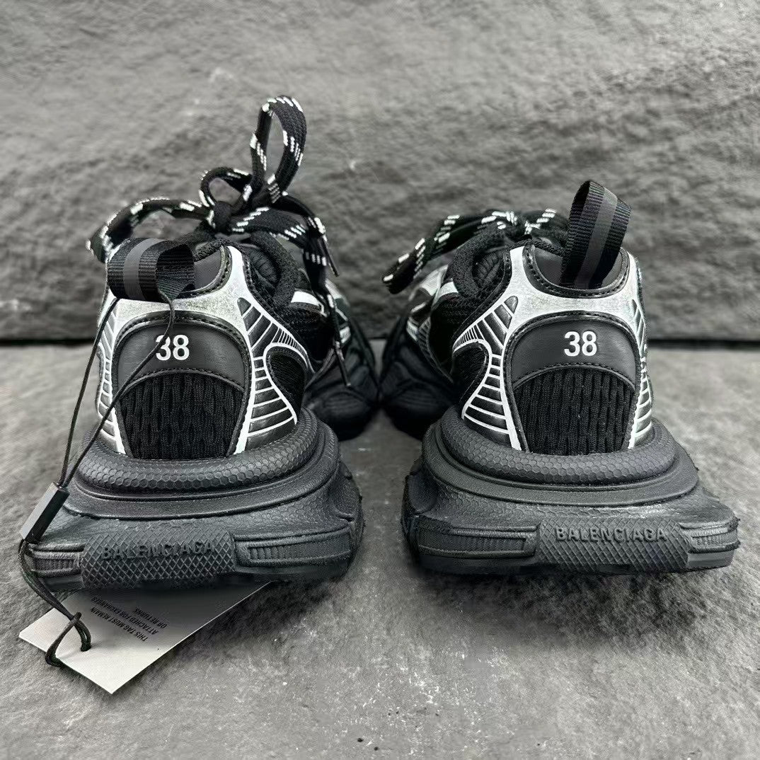 Black and white mesh sports shoes