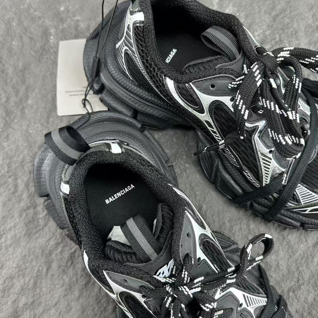Black and white mesh sports shoes