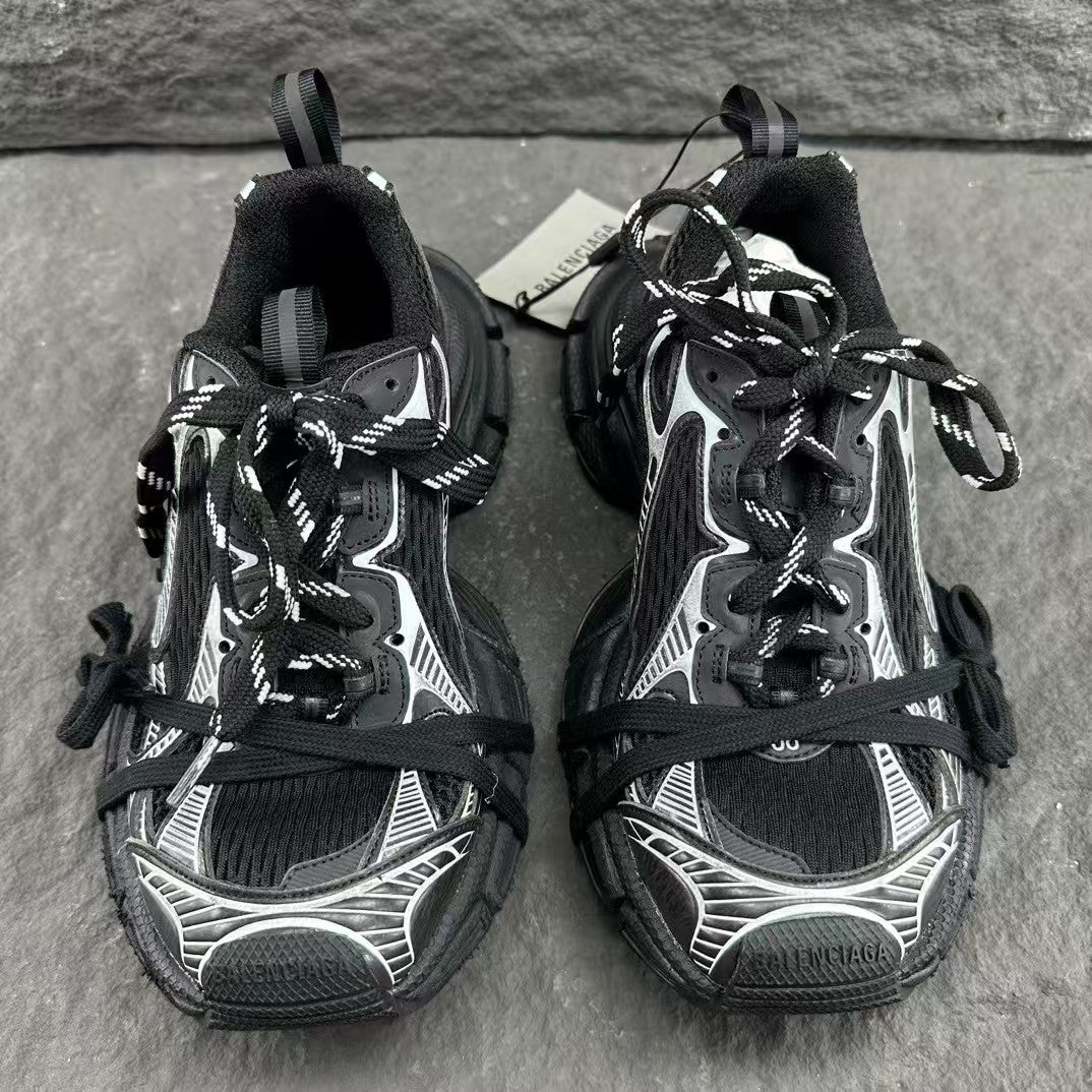 Black and white mesh sports shoes