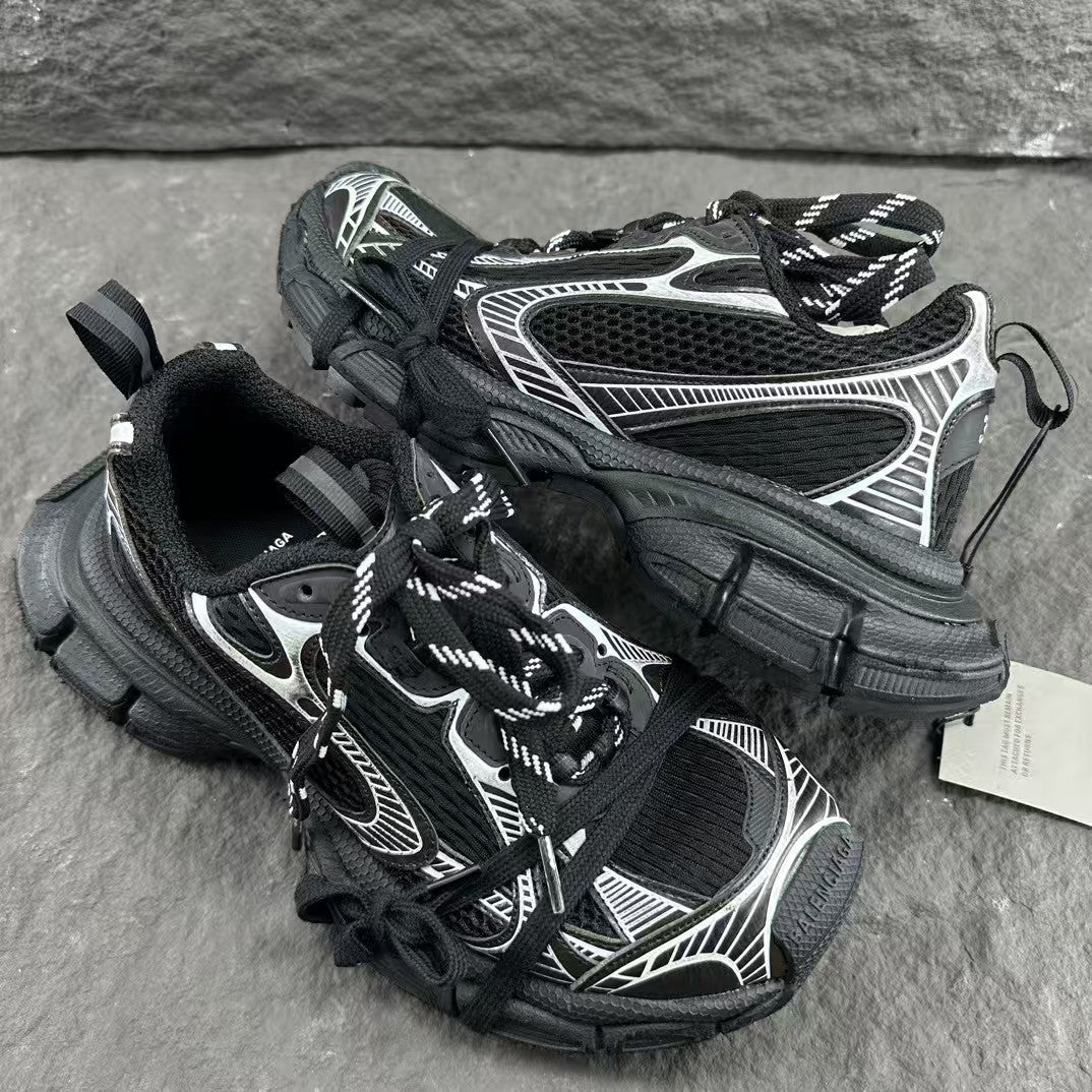Black and white mesh sports shoes