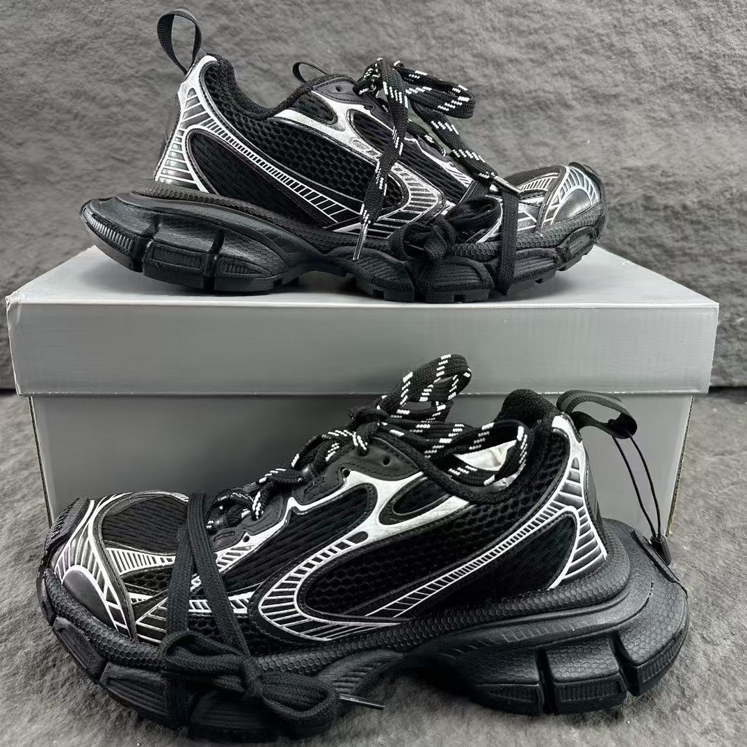 Black and white mesh sports shoes