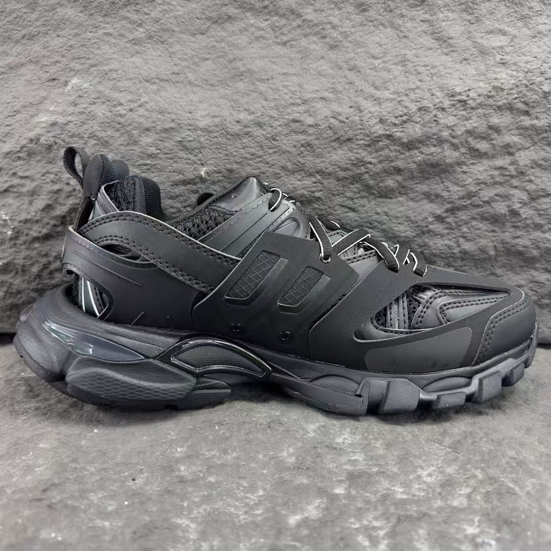 Black mesh nylon sports shoes