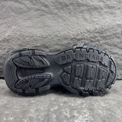 Black mesh nylon sports shoes