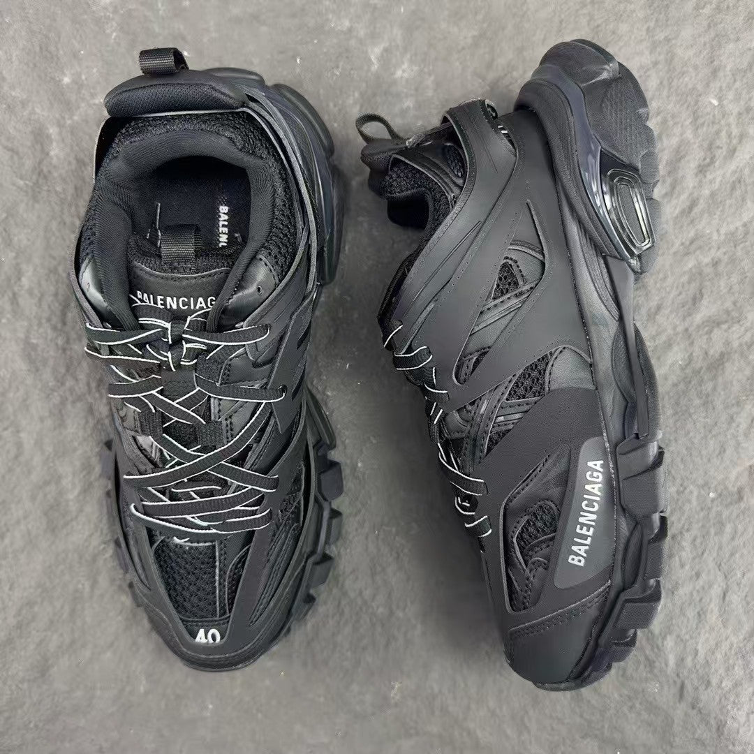 Black mesh nylon sports shoes