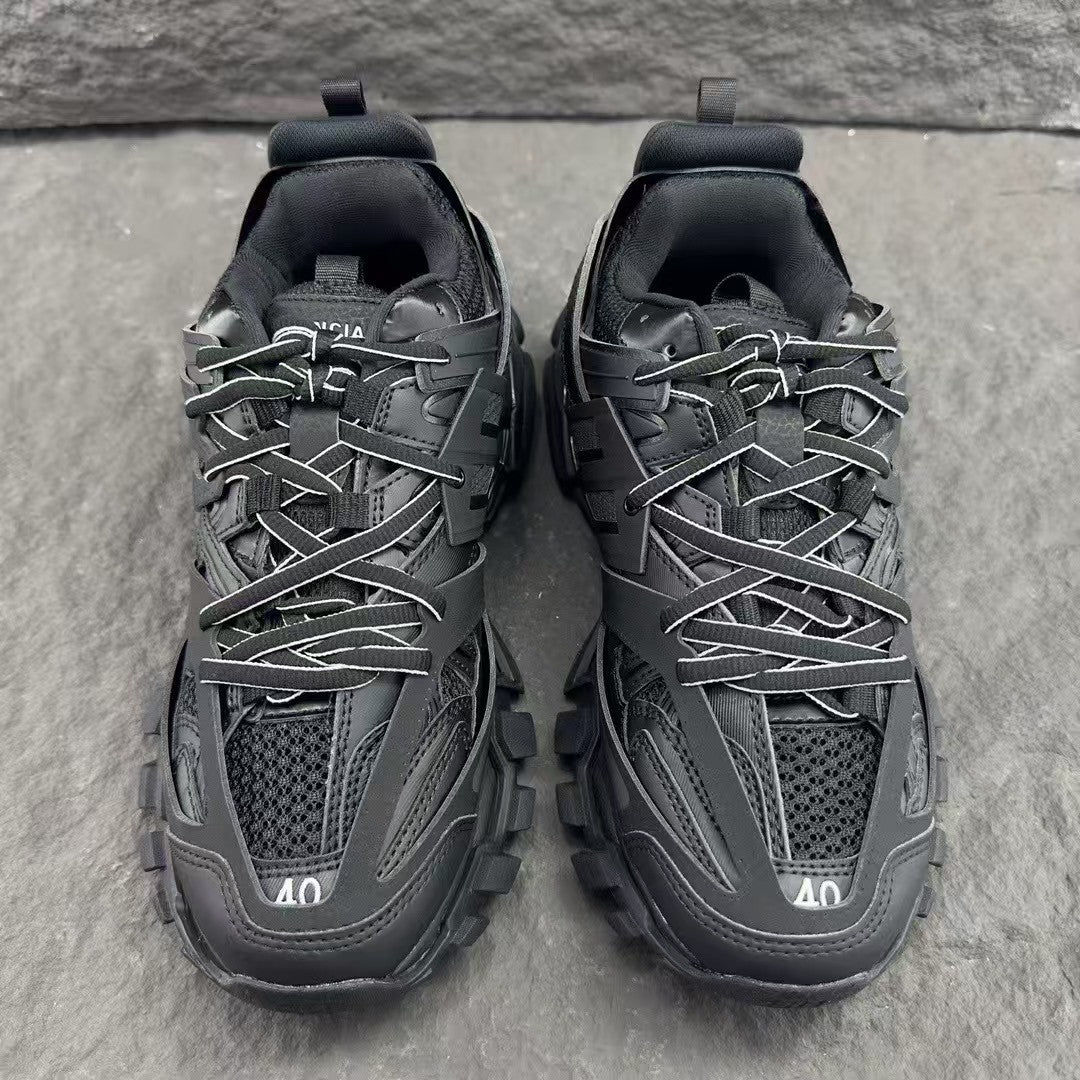 Black mesh nylon sports shoes