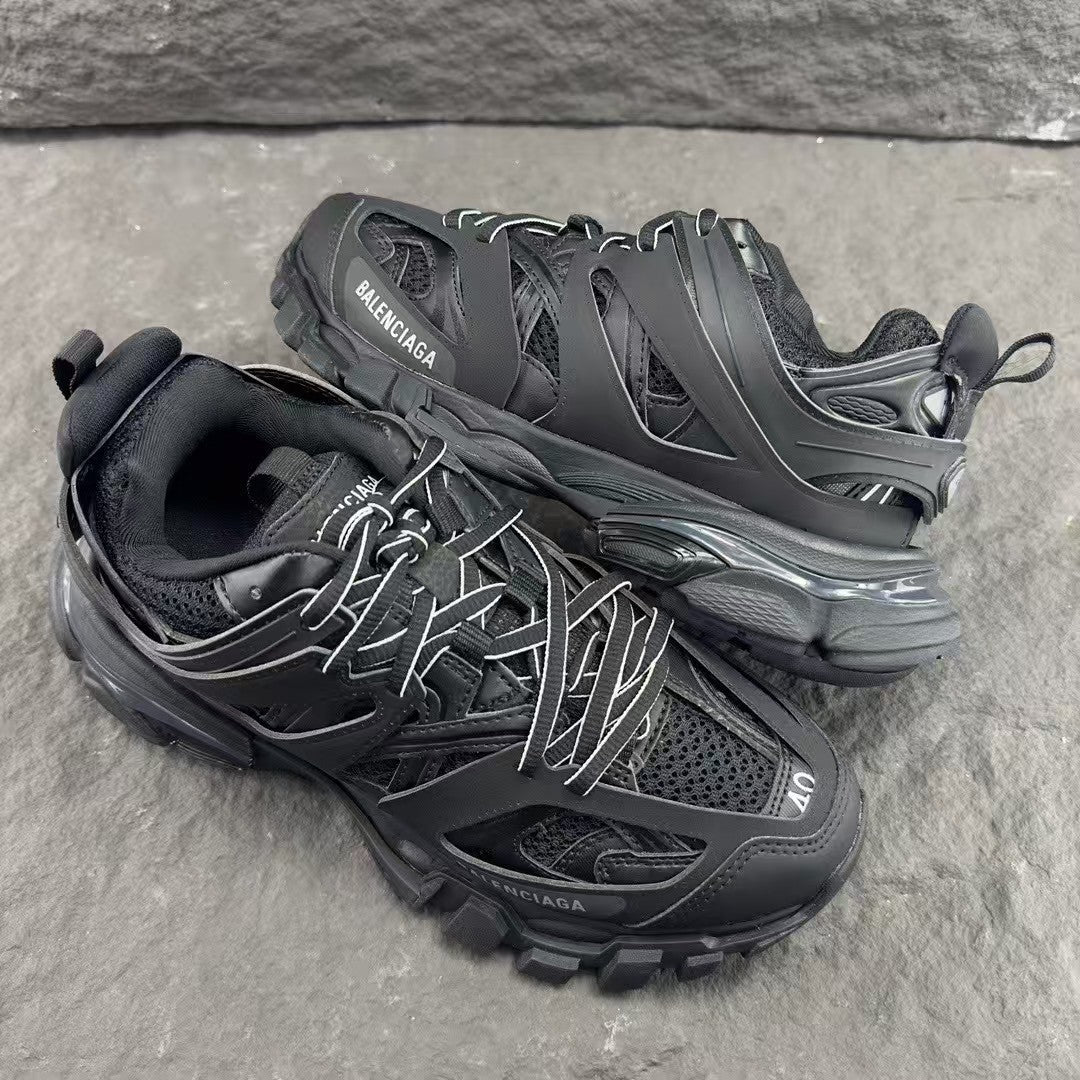 Black mesh nylon sports shoes