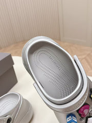 Latest couple's hole shoes for spring and summer