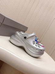 Latest couple's hole shoes for spring and summer