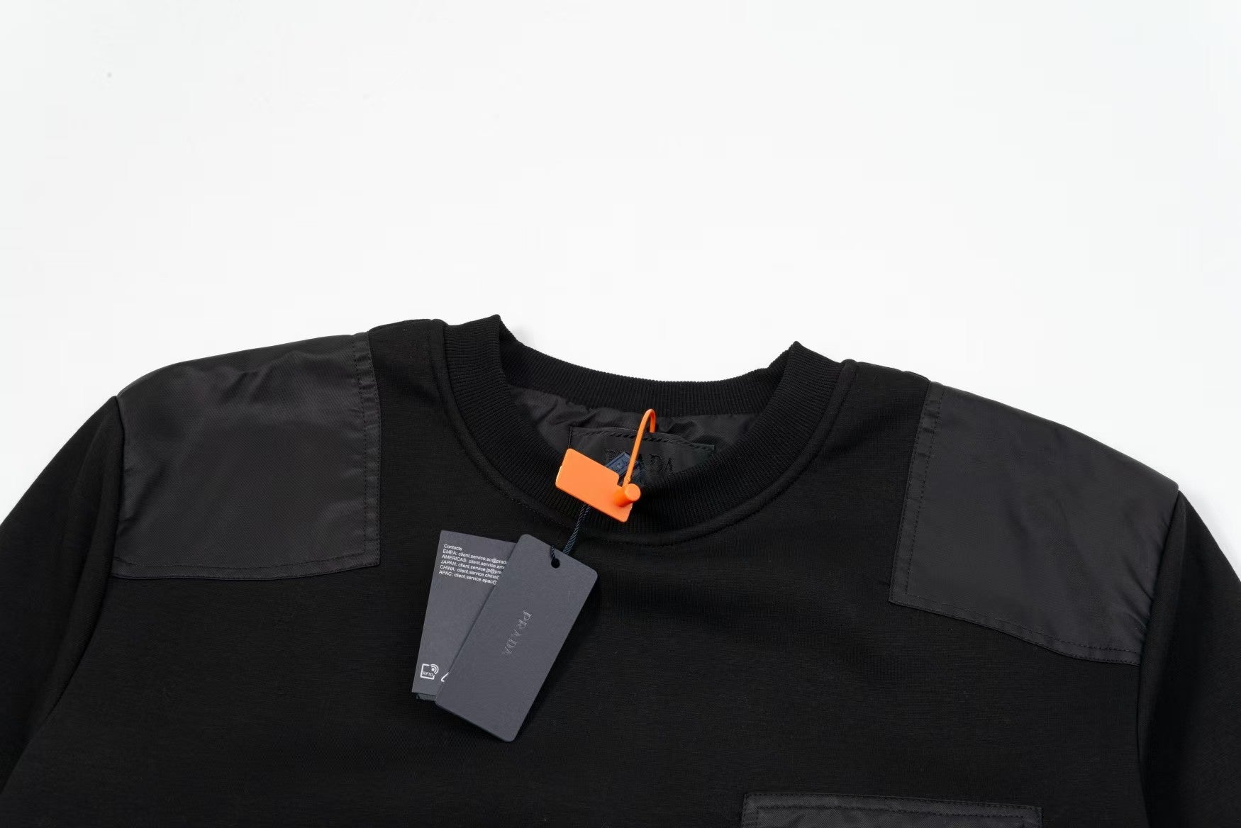 Pocket triangular sweatshirt