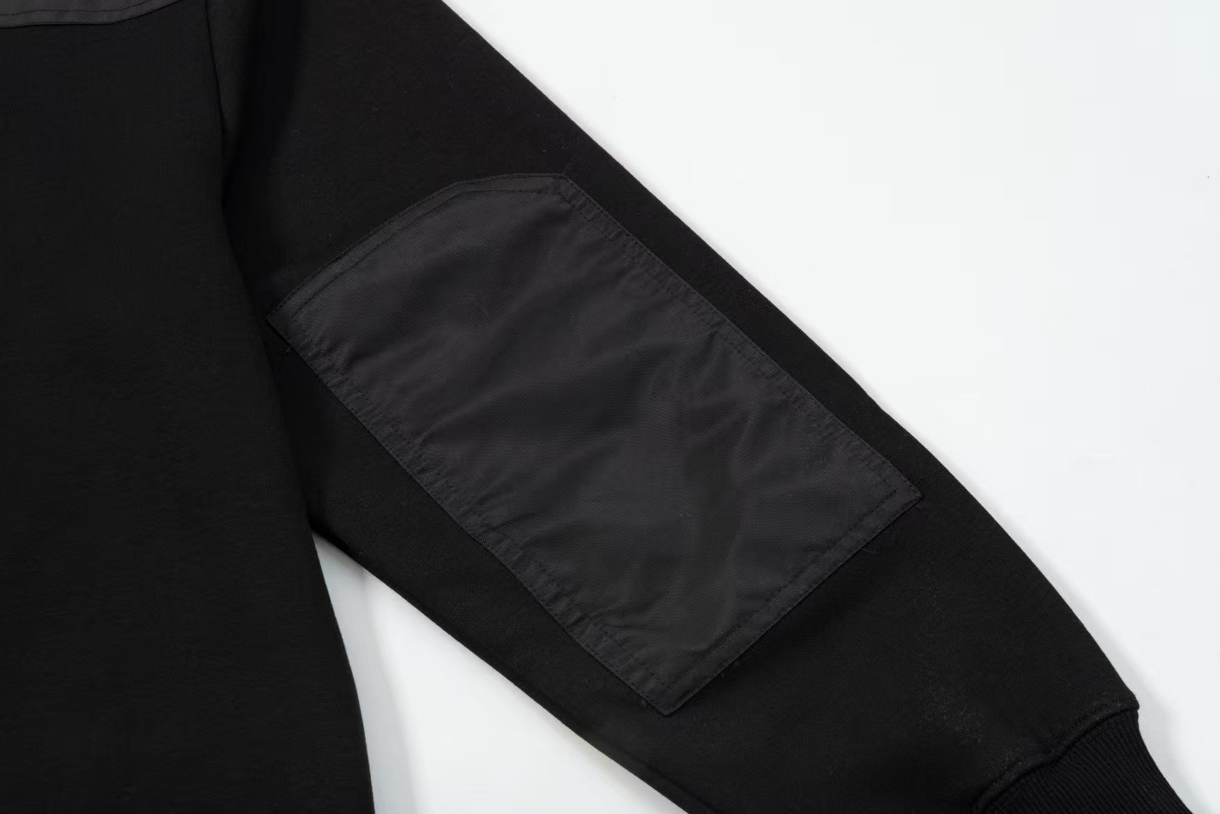 Pocket triangular sweatshirt