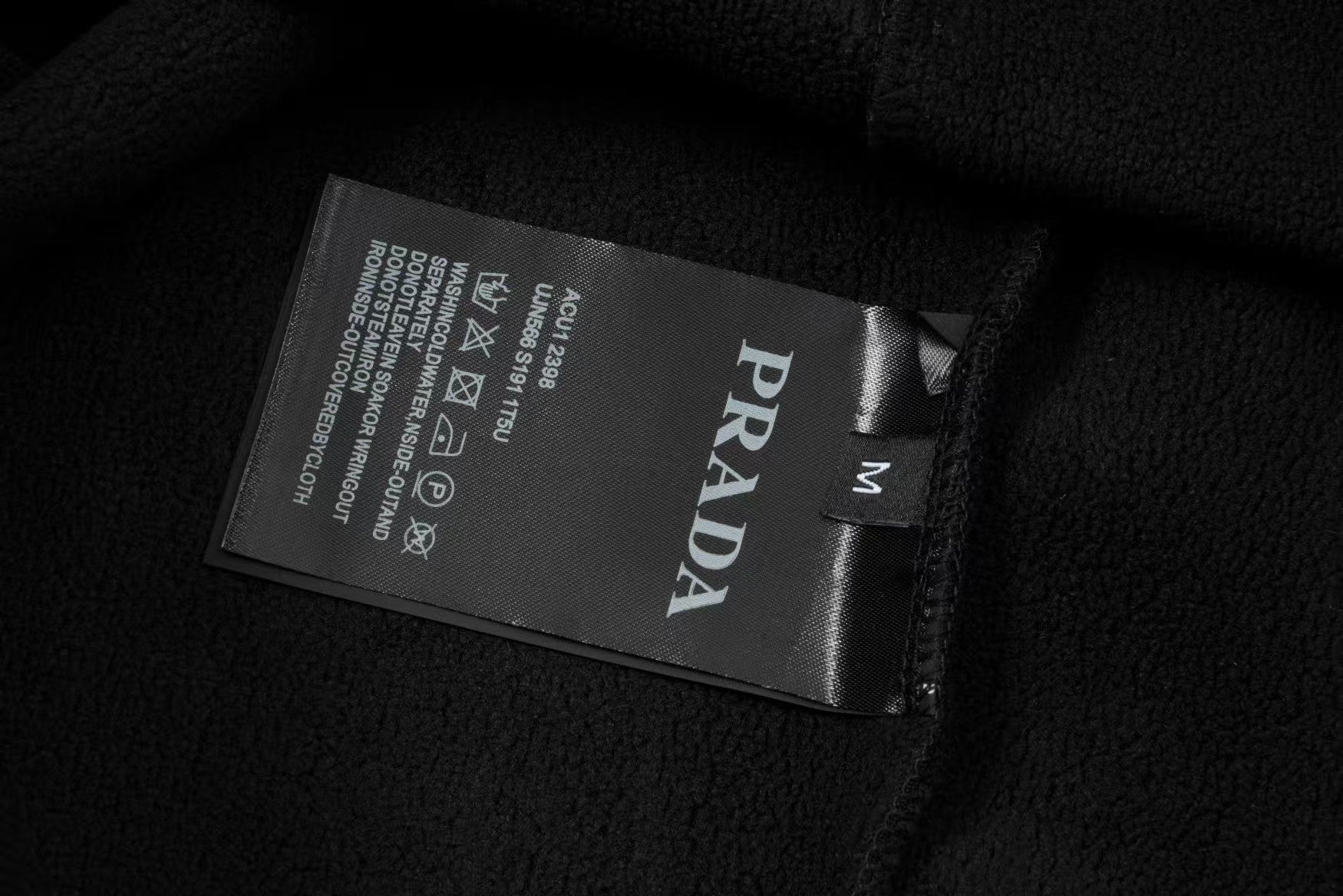 Pocket triangular sweatshirt