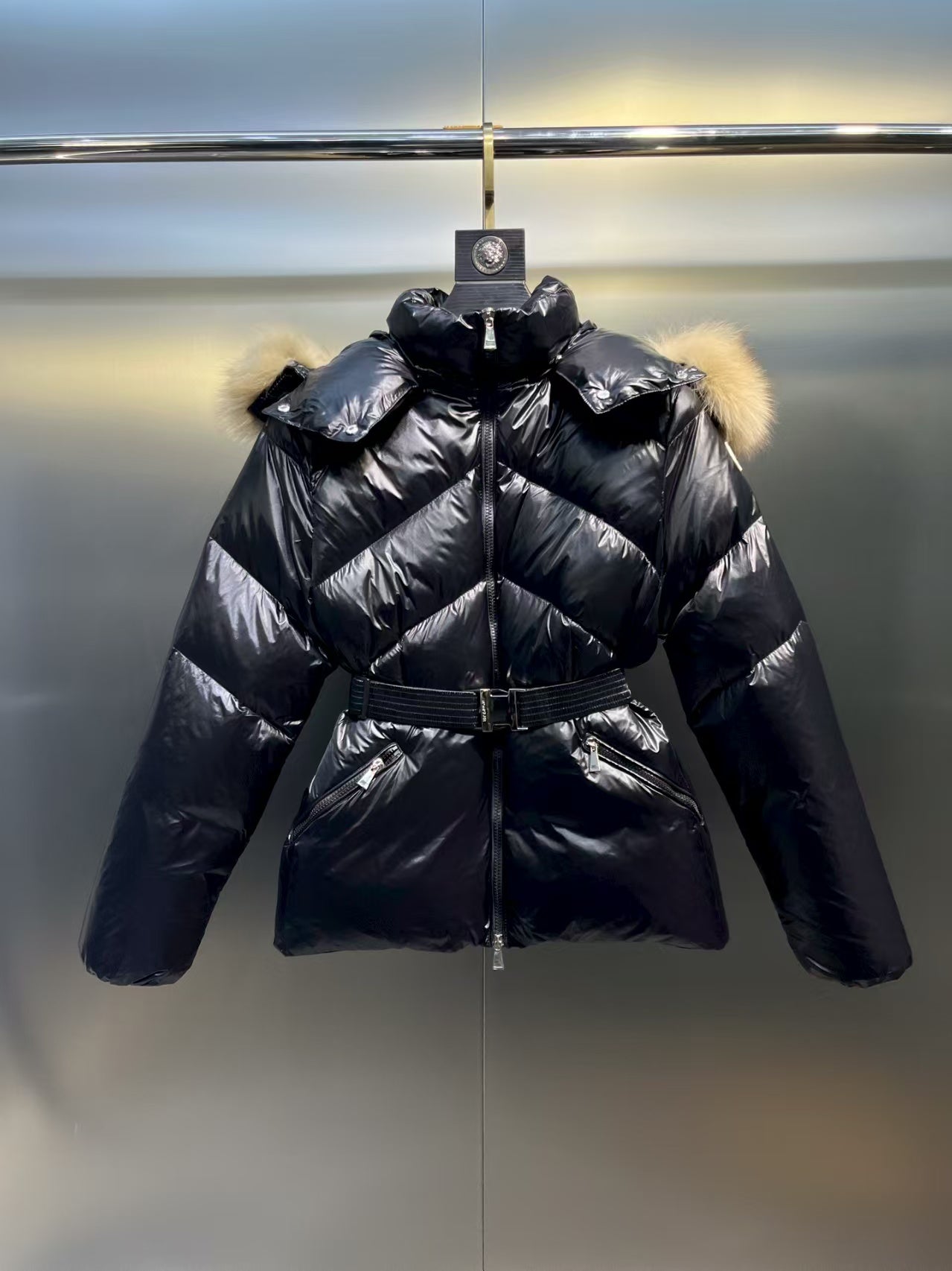 Short waist down jacket