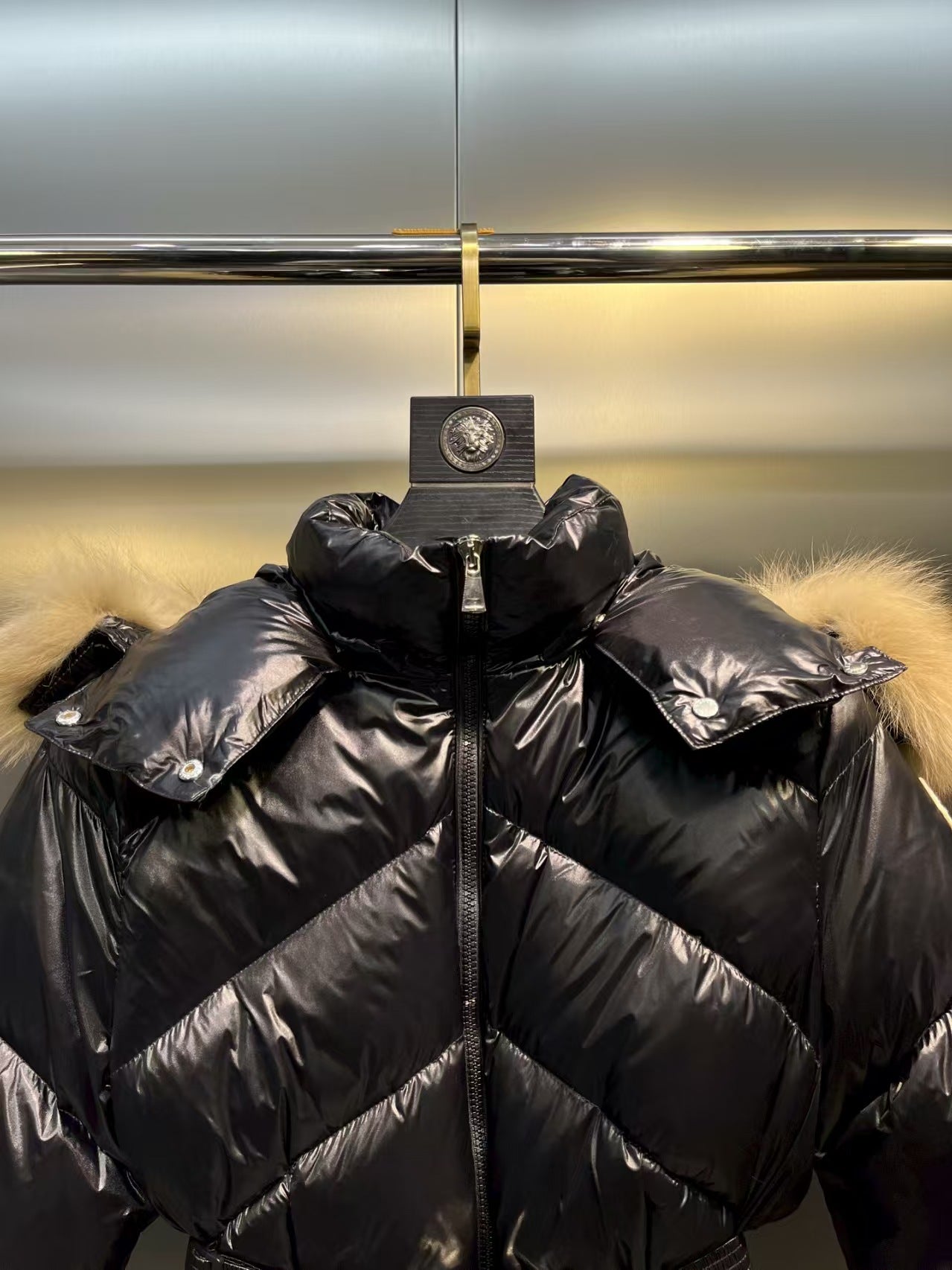 Short waist down jacket