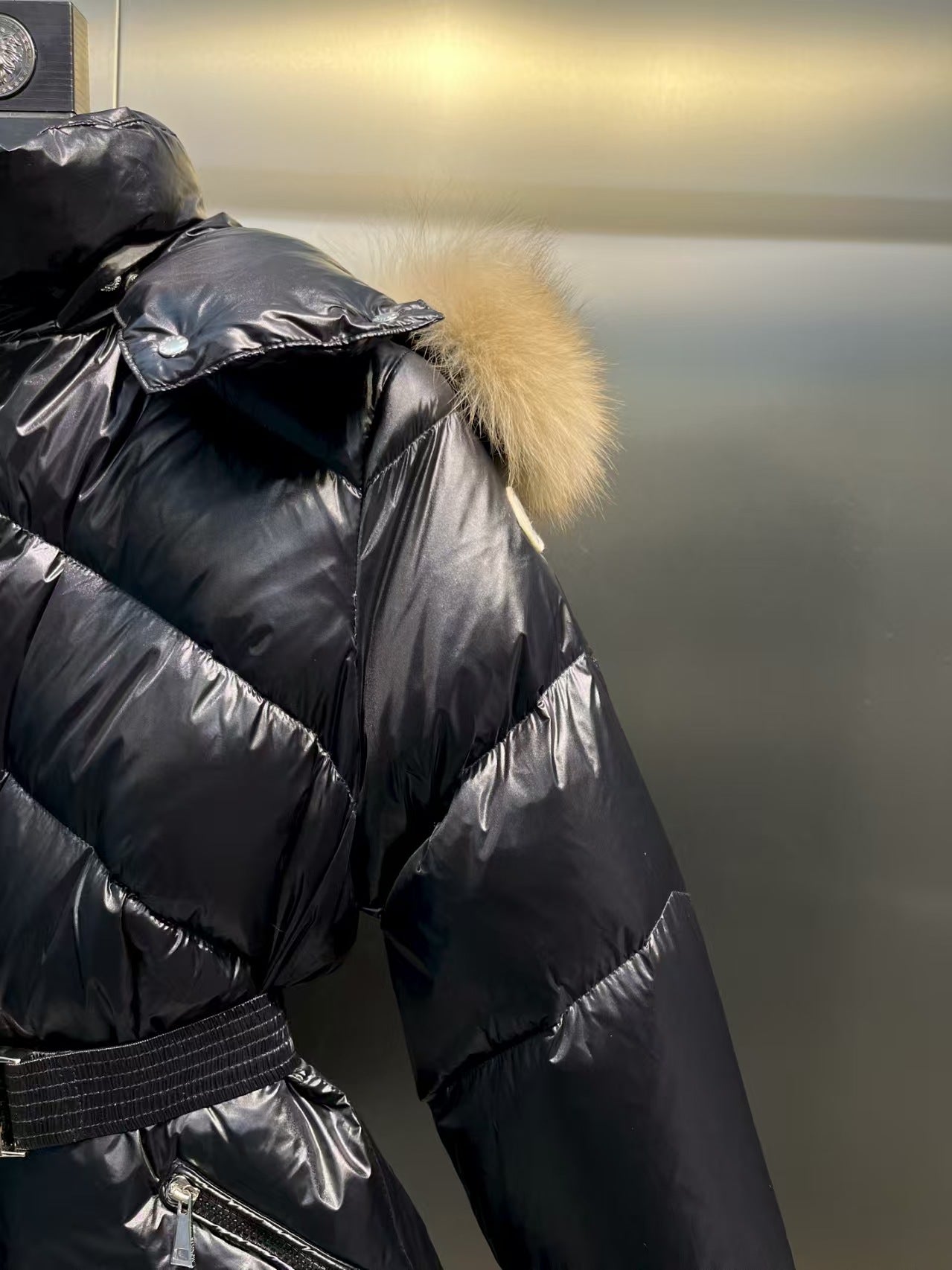Short waist down jacket