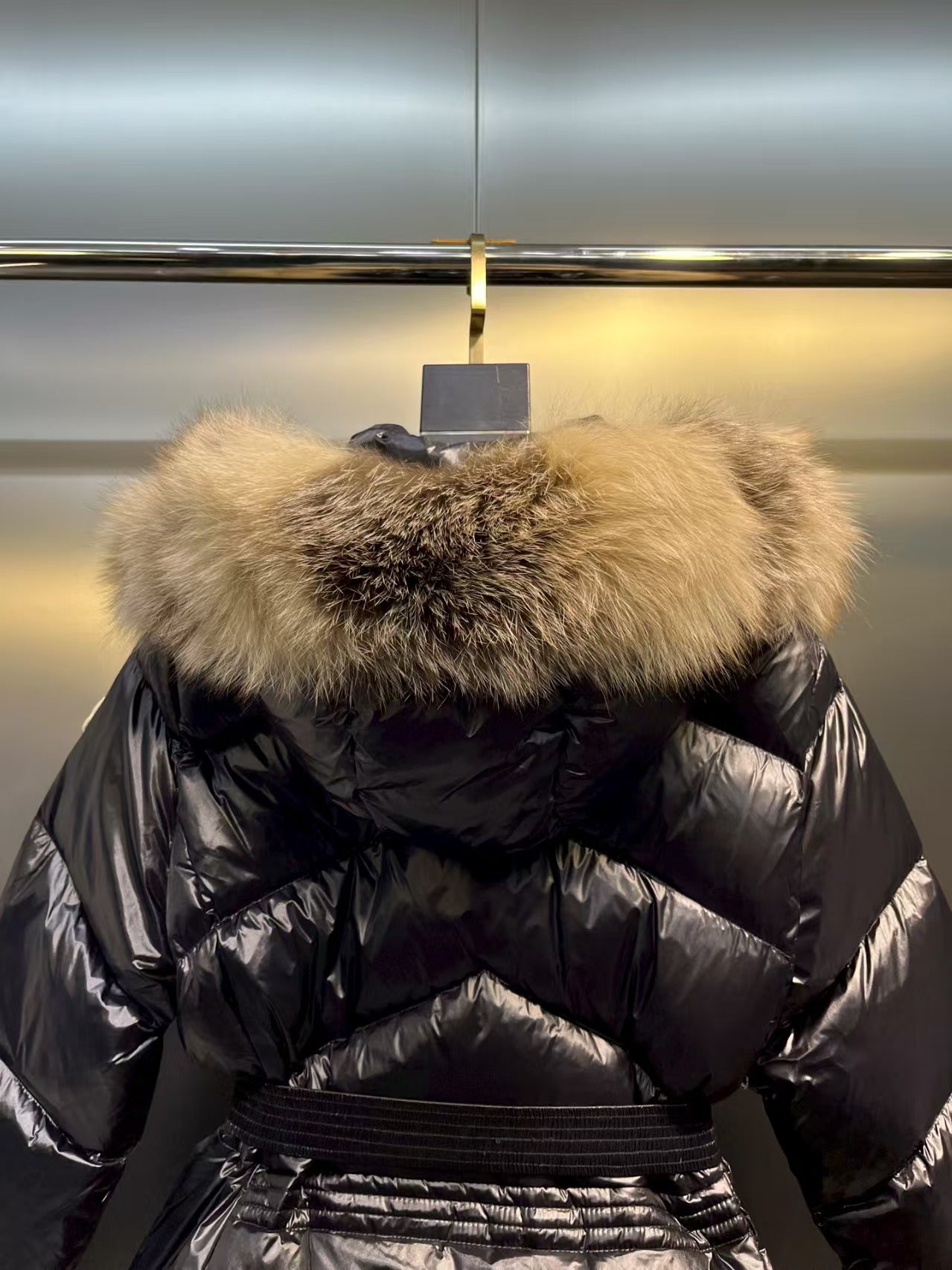 Short waist down jacket