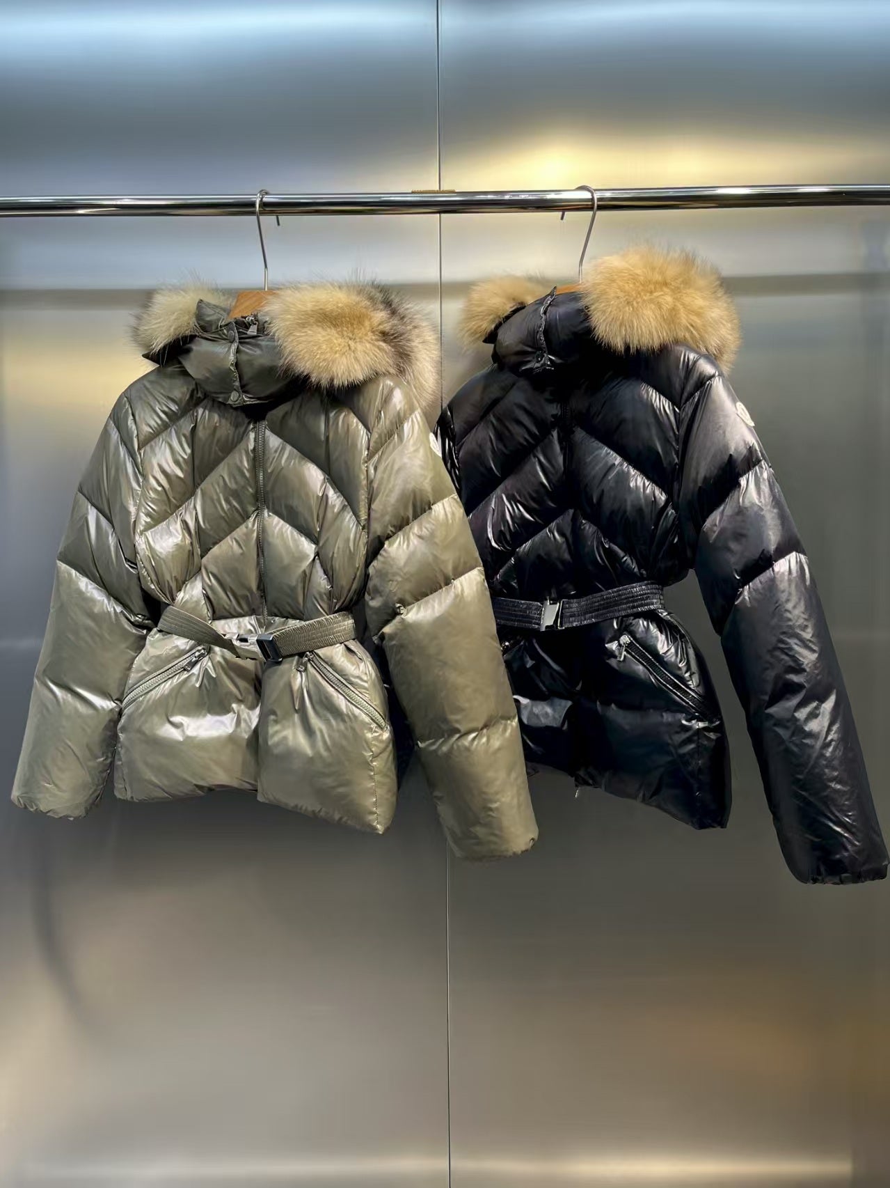 Short waist down jacket