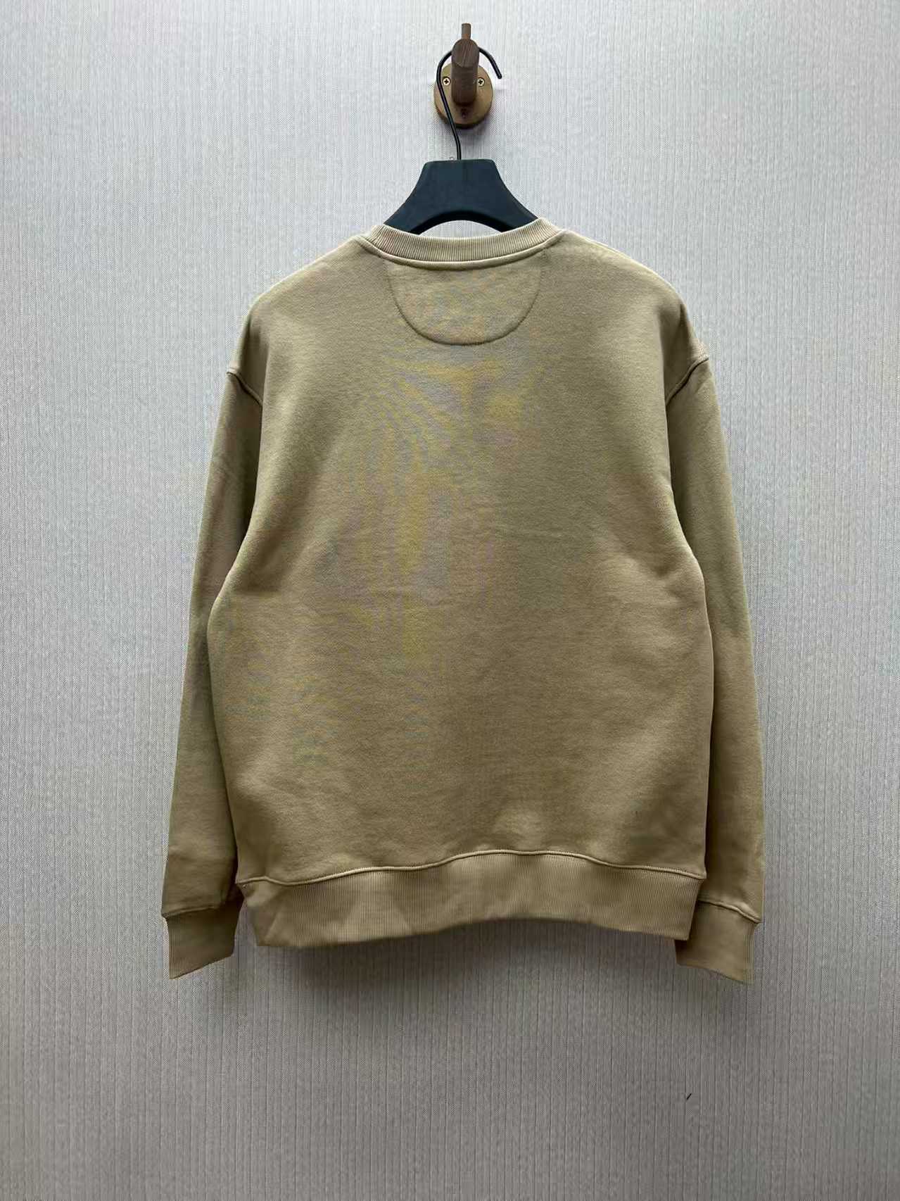 Letter printed round neck loose long sleeved sweatshirt