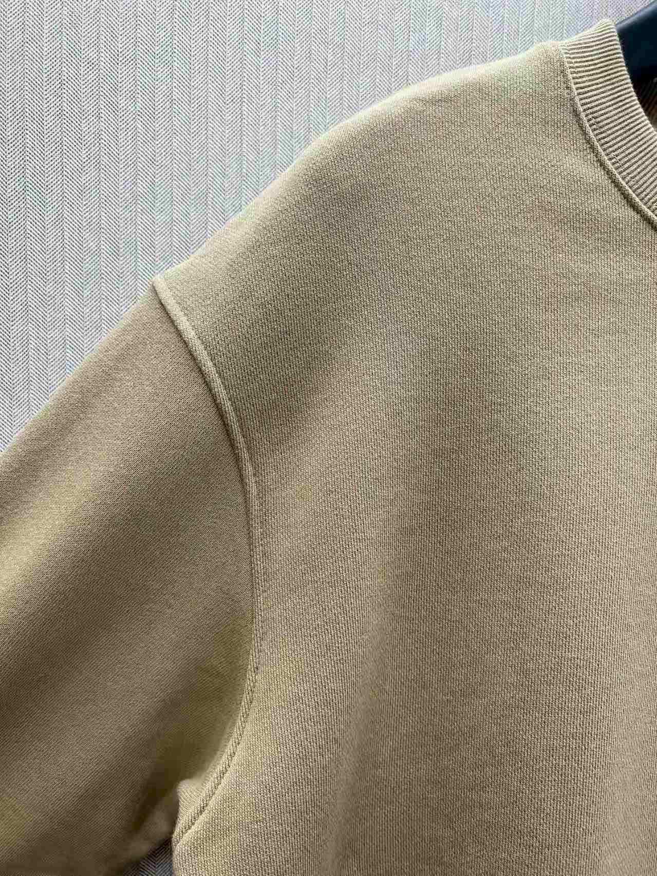 Letter printed round neck loose long sleeved sweatshirt