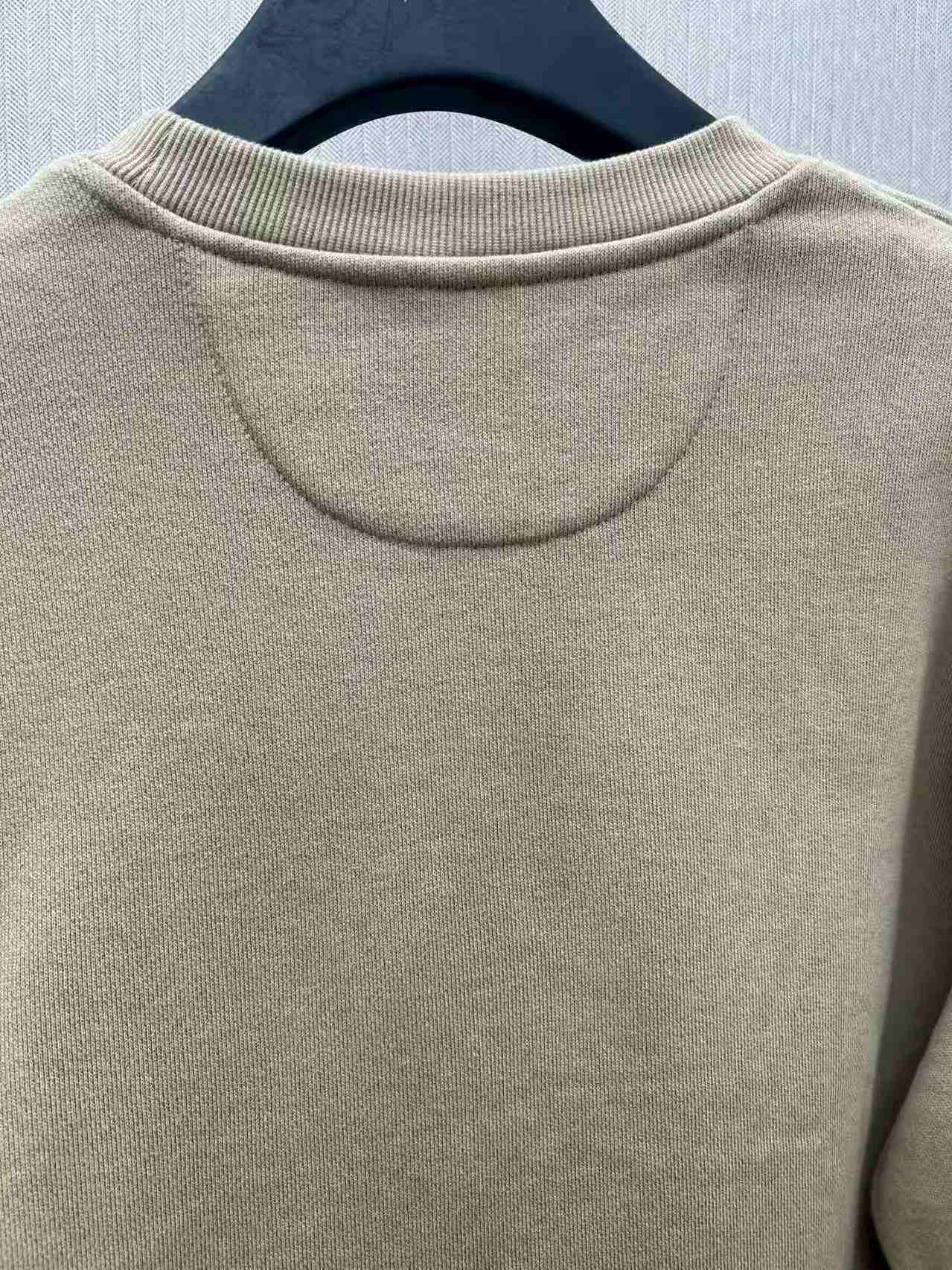 Letter printed round neck loose long sleeved sweatshirt