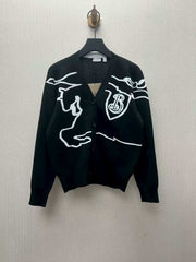 Casual long sleeved knitted sweater