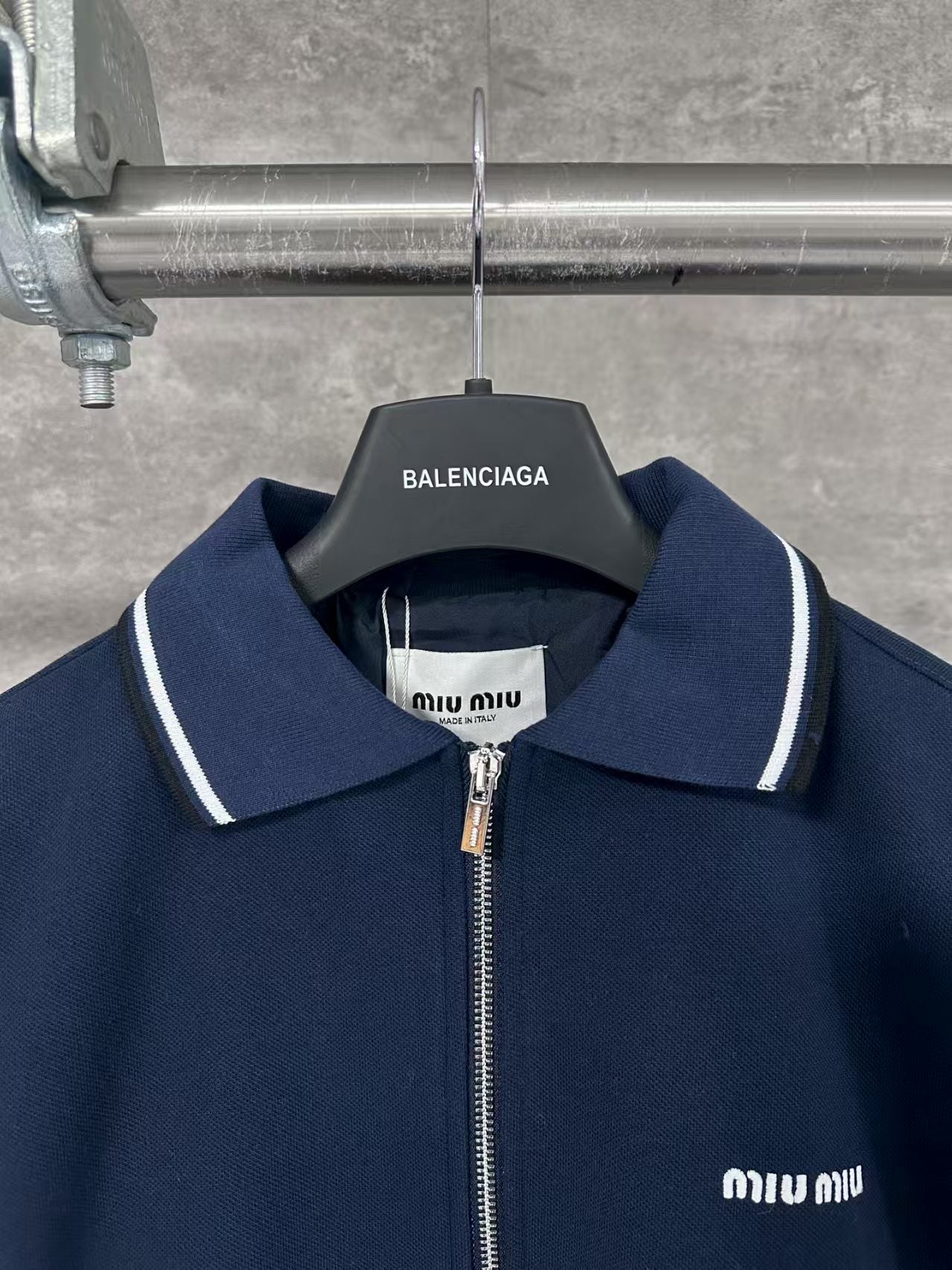 Embroidered stand up collar zipper sweatshirt jacket