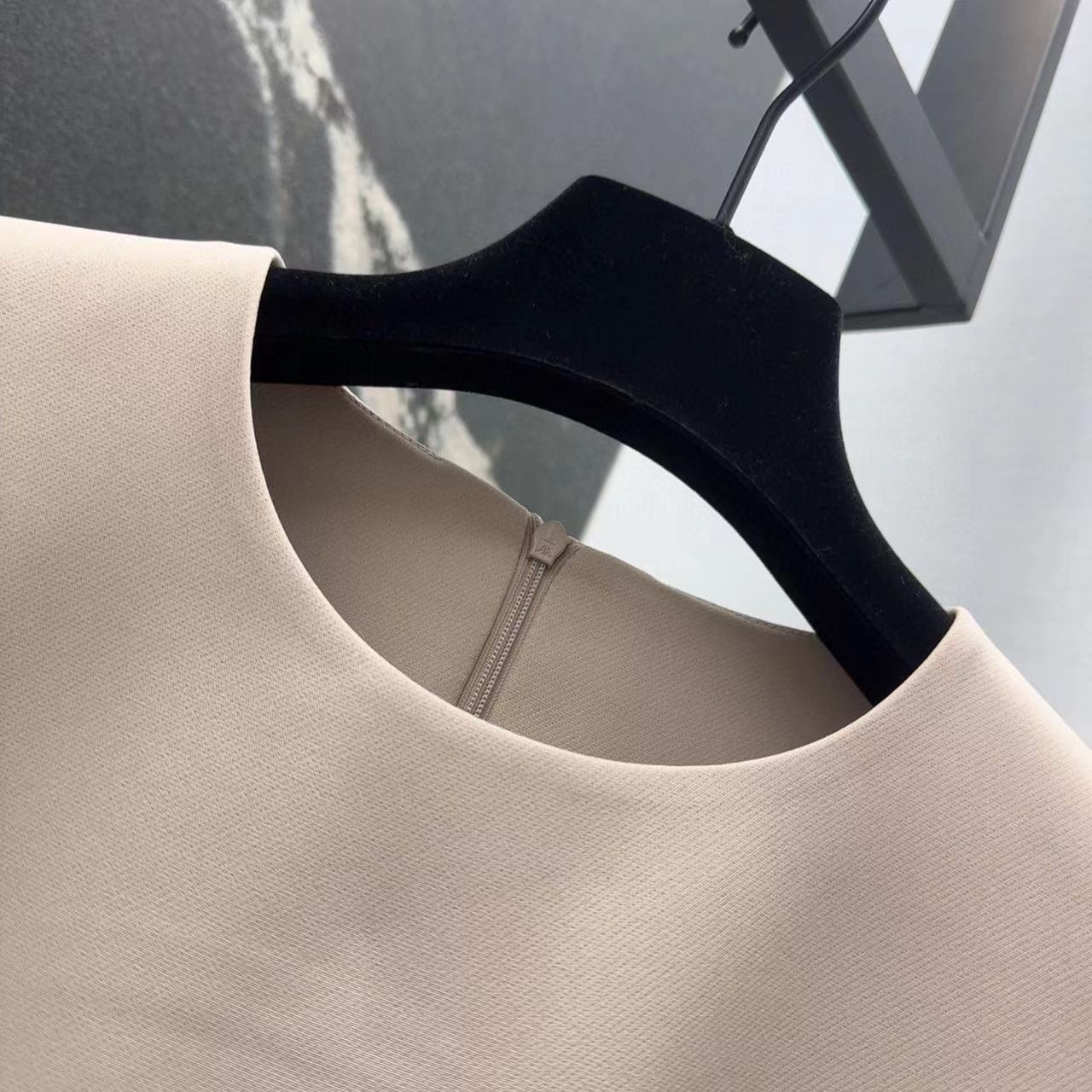 Puffy sleeveless dress