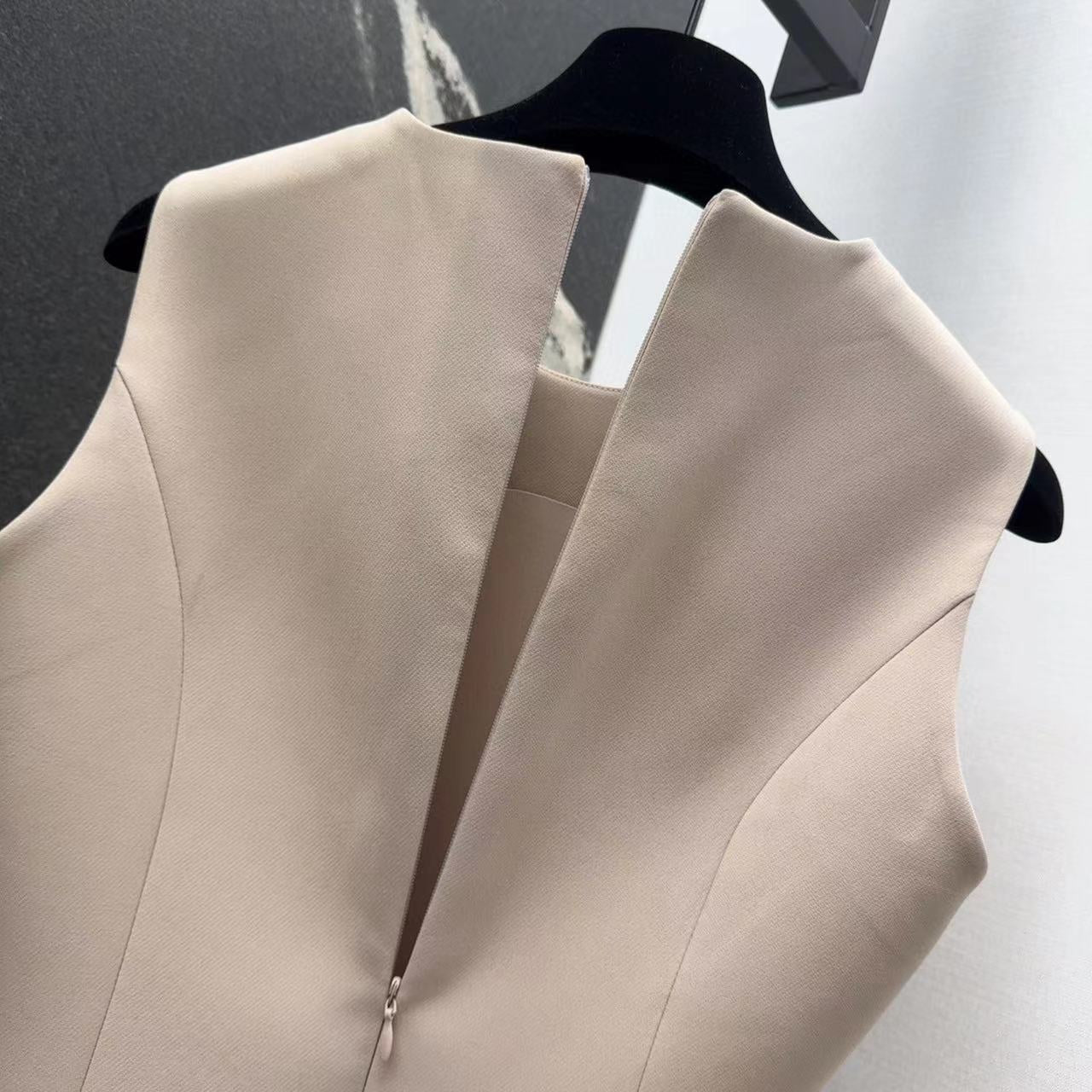 Puffy sleeveless dress