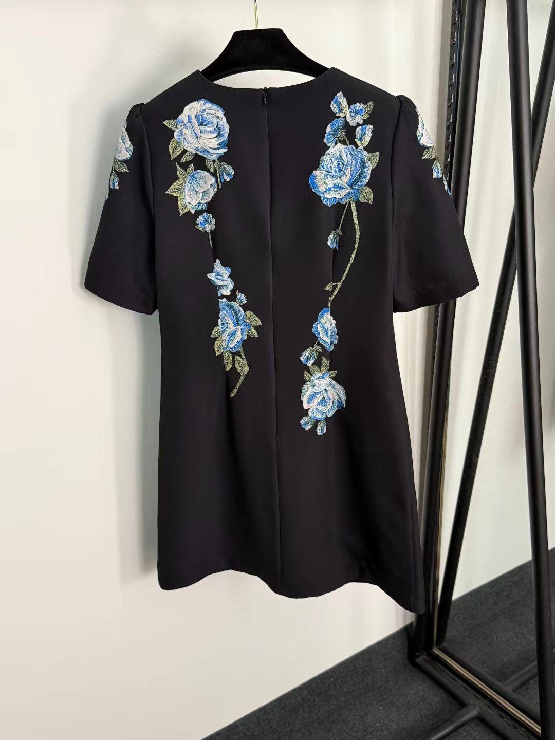 Sparkling nail bead flower short sleeved dress