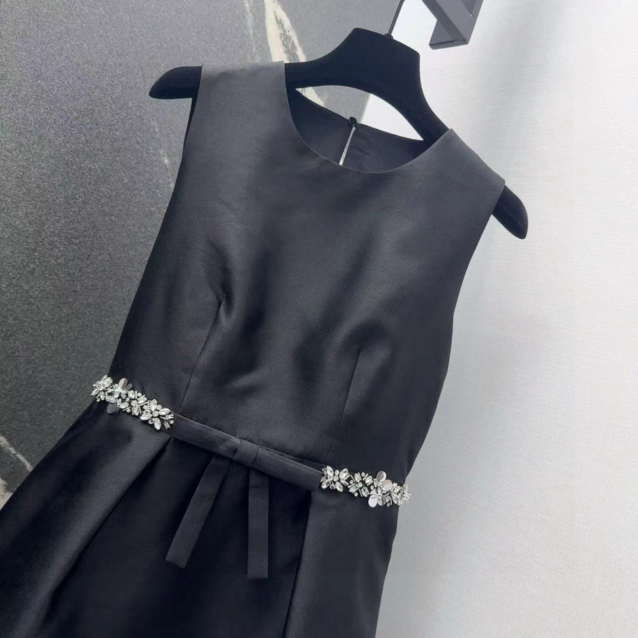 Sequined sleeveless dress