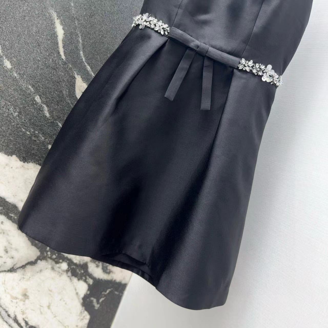 Sequined sleeveless dress