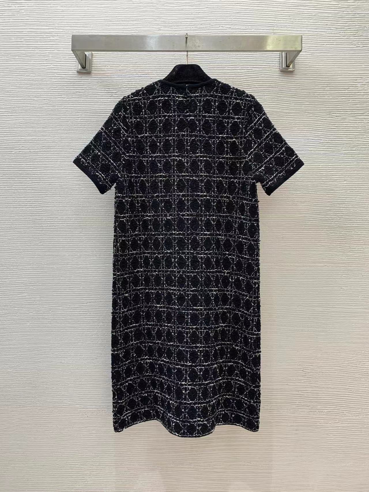 Round neck short sleeved knitted dress