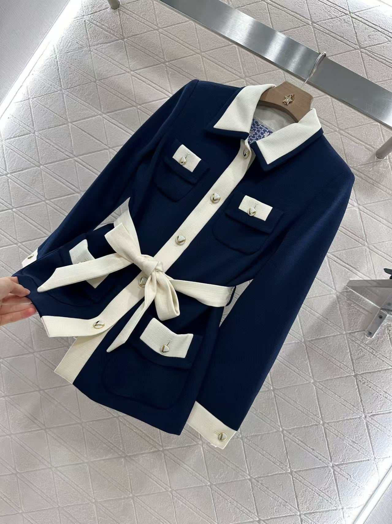 Collar belt suit