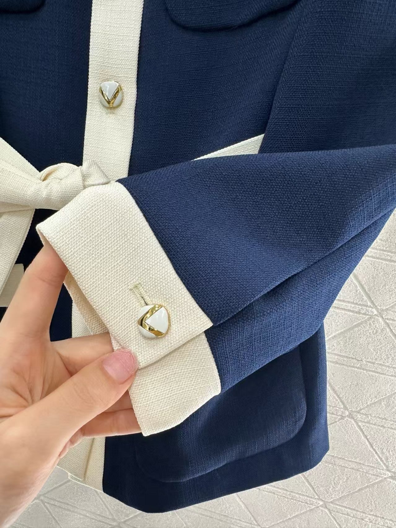 Collar belt suit