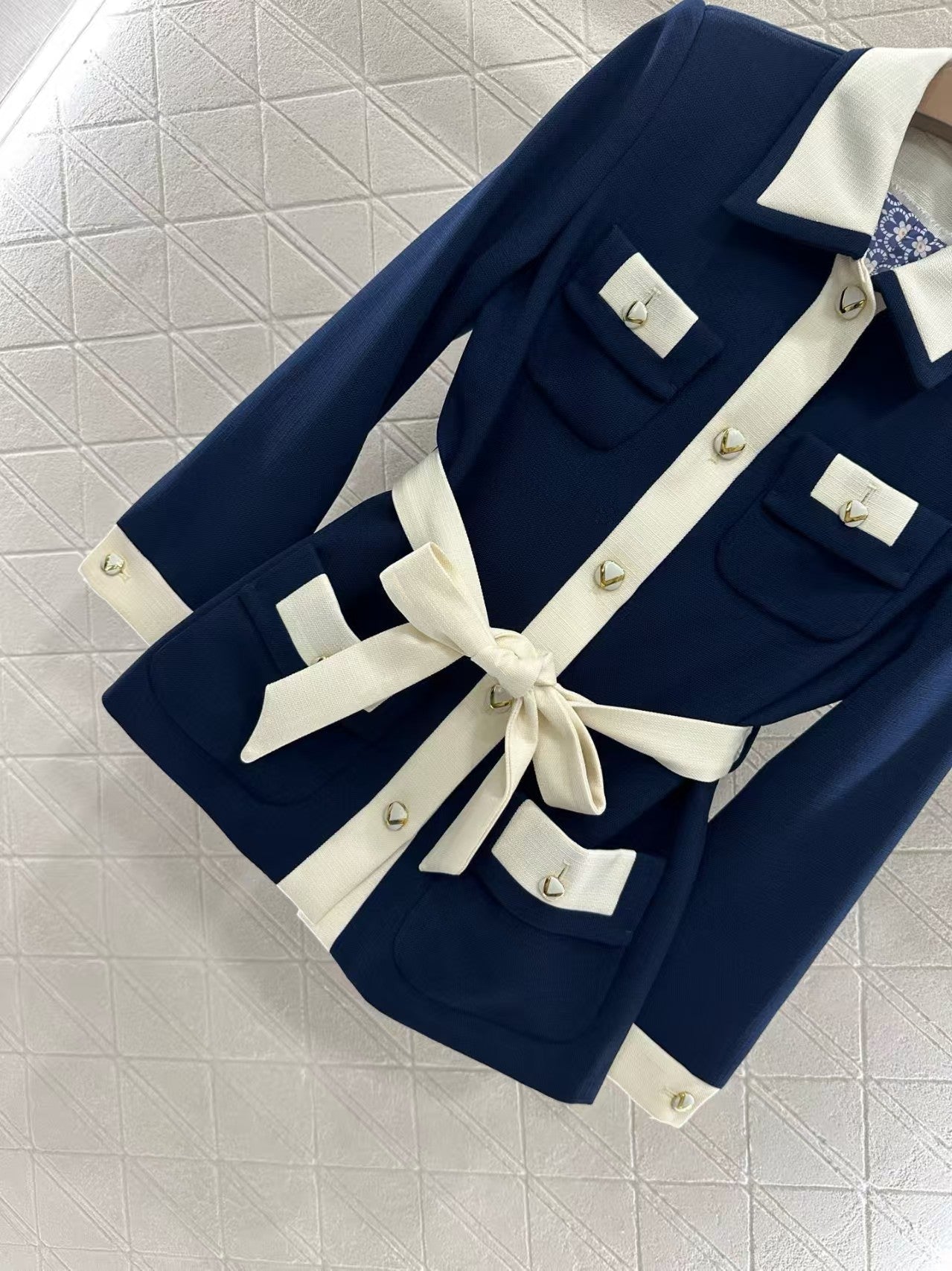 Collar belt suit