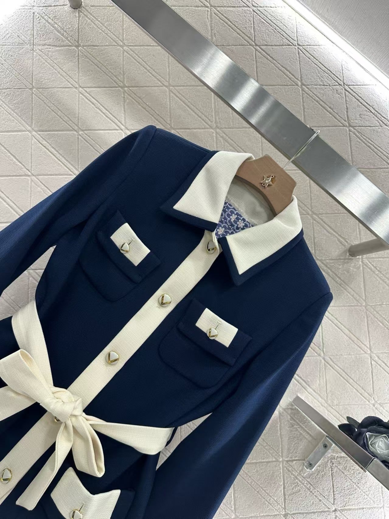 Collar belt suit
