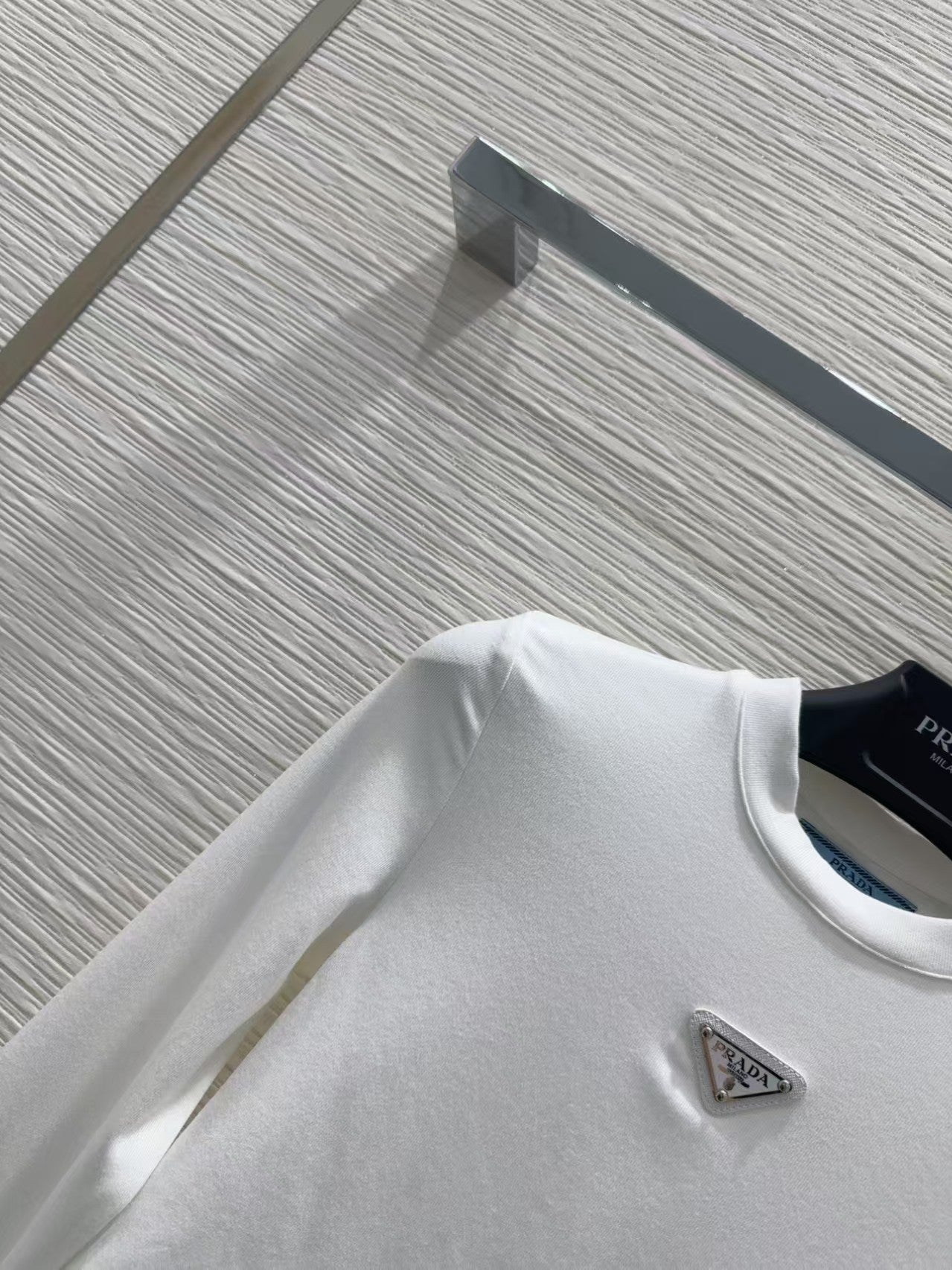 Classic round neck shirt