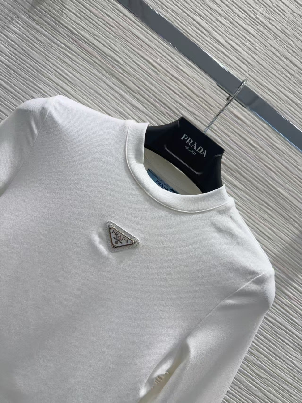 Classic round neck shirt