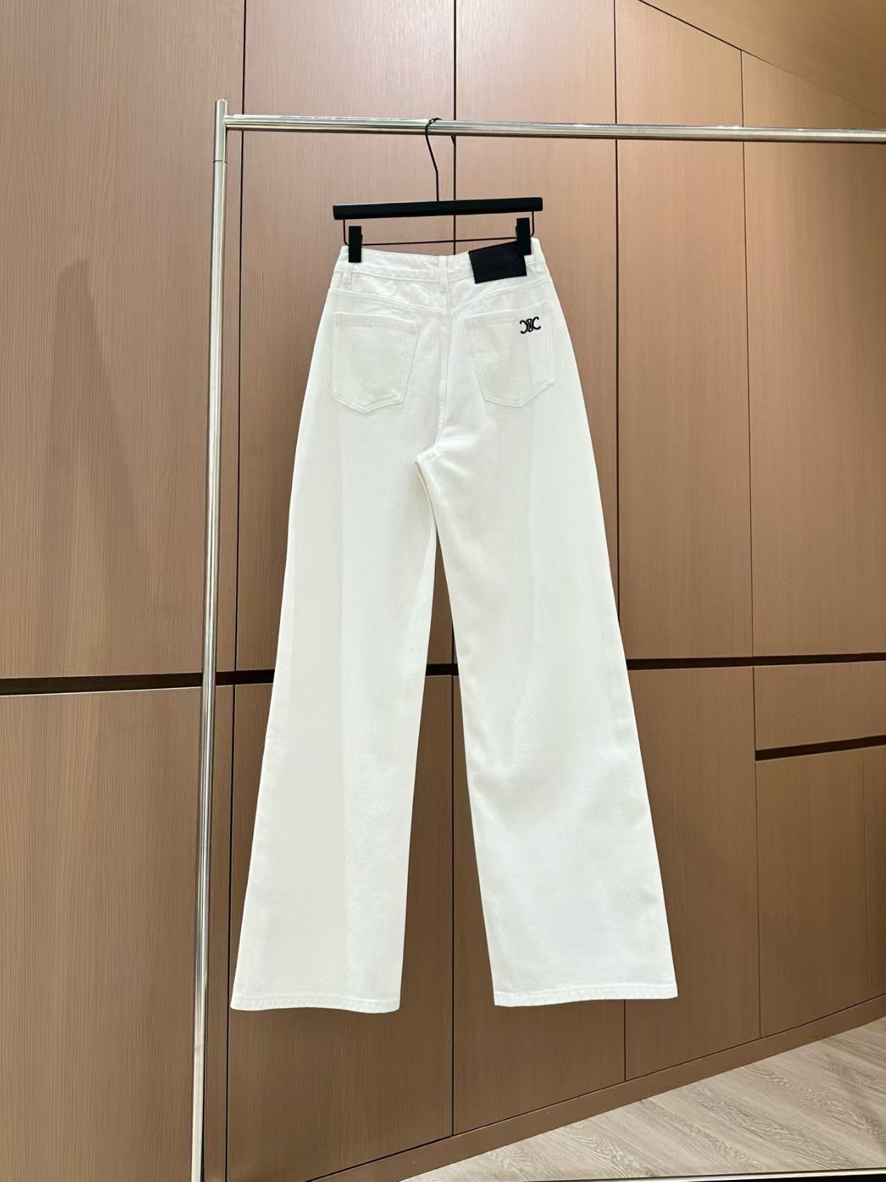 Color blocked threaded double pocket jeans